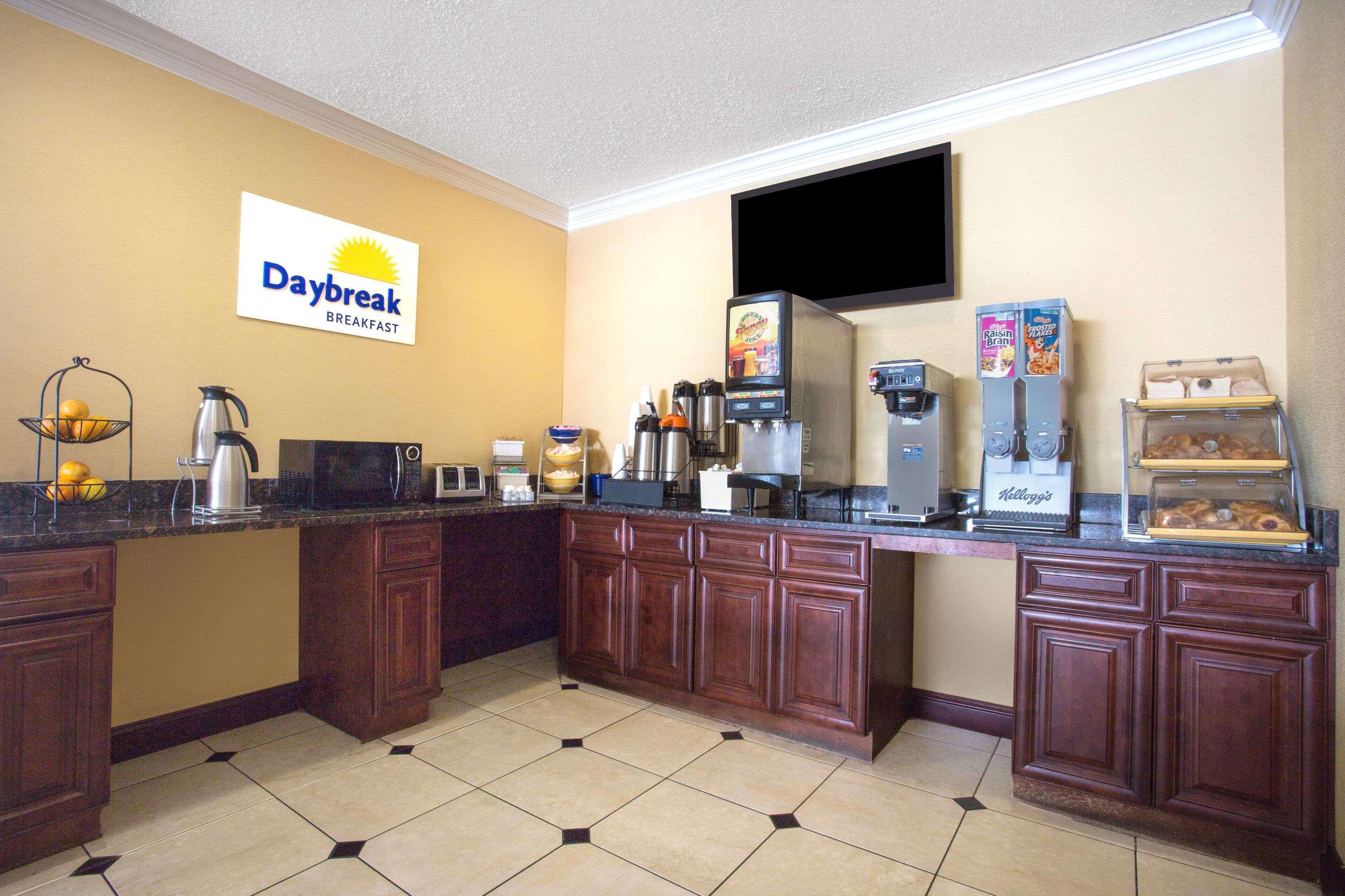 Days By Wyndham Dc/gateway 2*